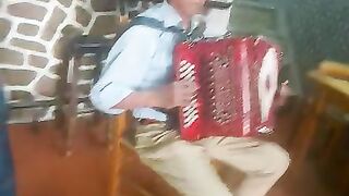 O Zé Avelino com uma modinha das mais animadas, apreciem..