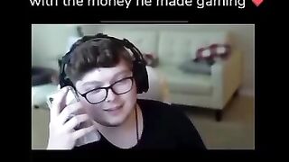 Streamer paid off his mom's school loan with the money he made gaming.