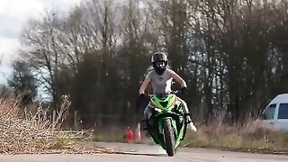 motorcycle_#moto_#kawasaki_#michelin_#dafymoto_#bikergirl_#scorpionhelmet(480p).