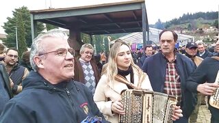 Vejam como este grupo e espetacular e muito animado..