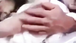 قطة تودع صديق طفولتها