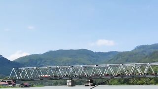 Kereta di sungai serayu