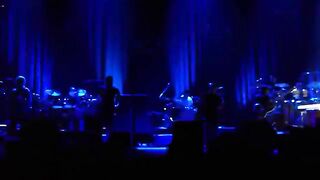 Bridge_Over_Troubled_Water_-_Sting_and_Paul_Simon_-_Milano_30-03-2015(360p).