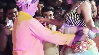 Dancing old and young|????????|