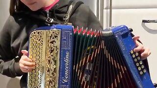 Vejam o enorme talento da exímia Isabel Albuquerque..
