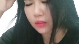 Sedang pusing memikirkan sesuatu