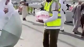 استقبال الحجاج في السعوديه اللهم اكرمن. بحج بيتك غ????????