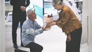 Beautiful video of old age beautiful couple true love????! #It_takes_no_age_to_love #shortvideo #shortviralvideo #shorts