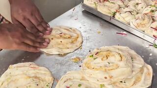 #churchurnaan #butternaan #explore #streetfood #satyamfoodaholic.