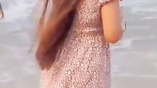 Kia tu ne kiya jado beach wearing fashion