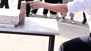 One inch punch is a kind of close combat Kungfu created by Bruce lee #李小龙