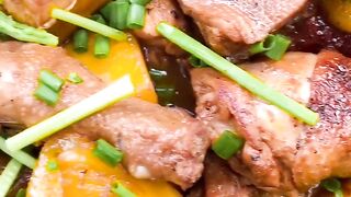 CHICKEN STIR-FRIED WITH PINEAPPLE