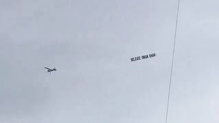 Pak Vs Ind Released Imran Khan Behind The Aeroplane on The Ground - Febspot