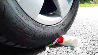 Esmagando coisas crocantes e macias de carro! CARRO EXPERIMENTAL vs PEPSI