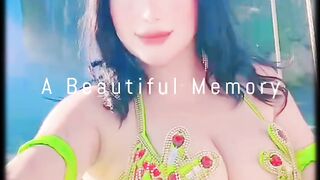 کسی کو جوڑنے میں اتنا مگن تھا میں ہوش تب آیا جب اپنے وجود کے ٹکرے دیکھے
