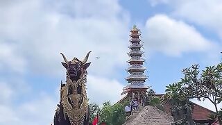 Pelebon peak, Puri Ubud, wife of the king of Bali