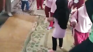 eps 054 | baby is singing "disini senang" together at school