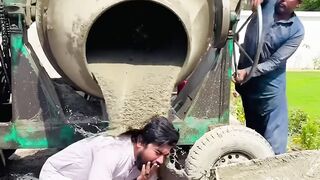 Jiska Kaam Ushi Ko Sajy