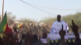 Sénégal__l_opposant_Sonko_fait_sa_1ère_apparition_publique_depuis_des_mois___AFP_Images(360p).
