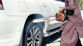 Driver Ne Akhir Tyre Ko Q Kata