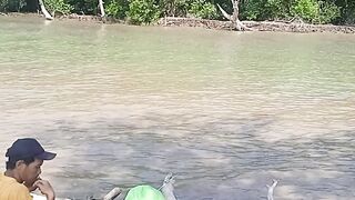 Mancing di muara pantai