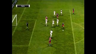 Iniesta goal | The shot enters the goal with difficulty