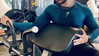 One arm bicep curl