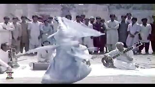 GORAY BADAN TE CHAMKAY KURTA JALI DA - NOOR JEHAN - SAMINA PEERZADA - PAKISTANI FILM JUNG