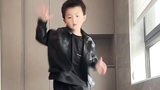 If Hang Hang is an athlete, he could be a good runner. ???? Happy Sunday, Hang Hang babies. I hope you all enjoy the end of the weekend. ???????? 2