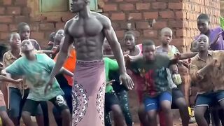 His body movements ???????? no copyright for the music @shaggy #africangiant #africa #comedy #dance 2