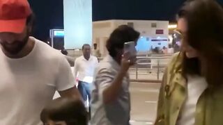Kareena Kapoor & Saif Spotted with Kids At Airport #kareenakapoor #short #youtubeshort #shorts #trending #viral #shortvideo