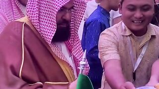 একটা ফলো দিন