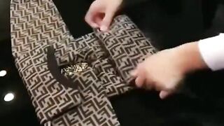 فن ترتيب الملابس: كيف تحول خزانتك إلى مساحة مثالية