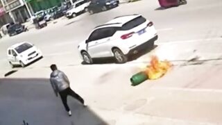 [BraveDown.Com] [惊险一幕！液化气罐突然着火⚠️…] [1718231386] .