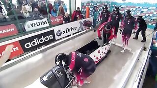 Kaillie Humphries and her team crashed in Winterberg 2