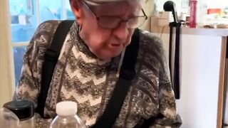 This grandpa is a legend ????