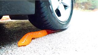 Esmagando coisas crocantes e macias de carro! EXPERIMENTO Carro vs JELLY
