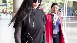 Shruti Haasan Spotted At Airport #shrutihaasan #short #shorts #trending #viral #bollywood #viralshorts
