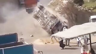 Trucks_overturn_due_to_road_closures_in_Yemen_do_not_forget_to_subscribe_in_the_channel(480p).