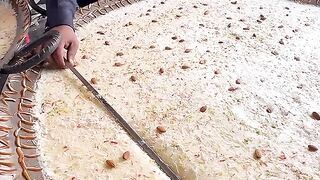 Ye Dodh ab multan walon ki soghat ban chuka hai