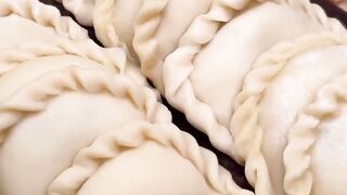Домашние вареники с двумя начинками