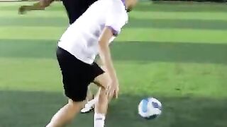 إتعلم مهارة رهيبة لللاعب الخماسي لمراوغة المدافعين ????⚡️.