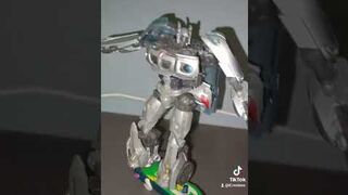 Posing Transformers Studio Series Jazz
