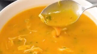 Vegetable broth with chicken
