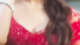 Rani k Kano main jumkay ki jori hai Kirti Shetty ear rings and Red saree fashion