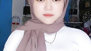 Jilbab gemoy goyang