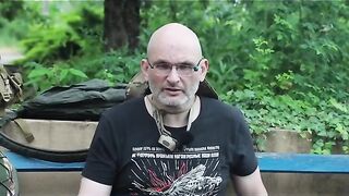 ШОЙГУ ОБЕЩАВА БОЙНИ РОБОТИ , А В АРМИЯТА НЯМА ДОРИ И УАЗКИ