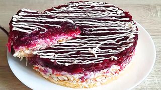 Слоёный салат с курицей и свеклой