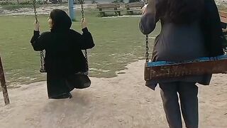 دین گاڈن میں جھولا