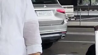 Kailash Kher Spotted At Airport #kailashkher #short #shorts #trending #viral #bollywood #viralshorts